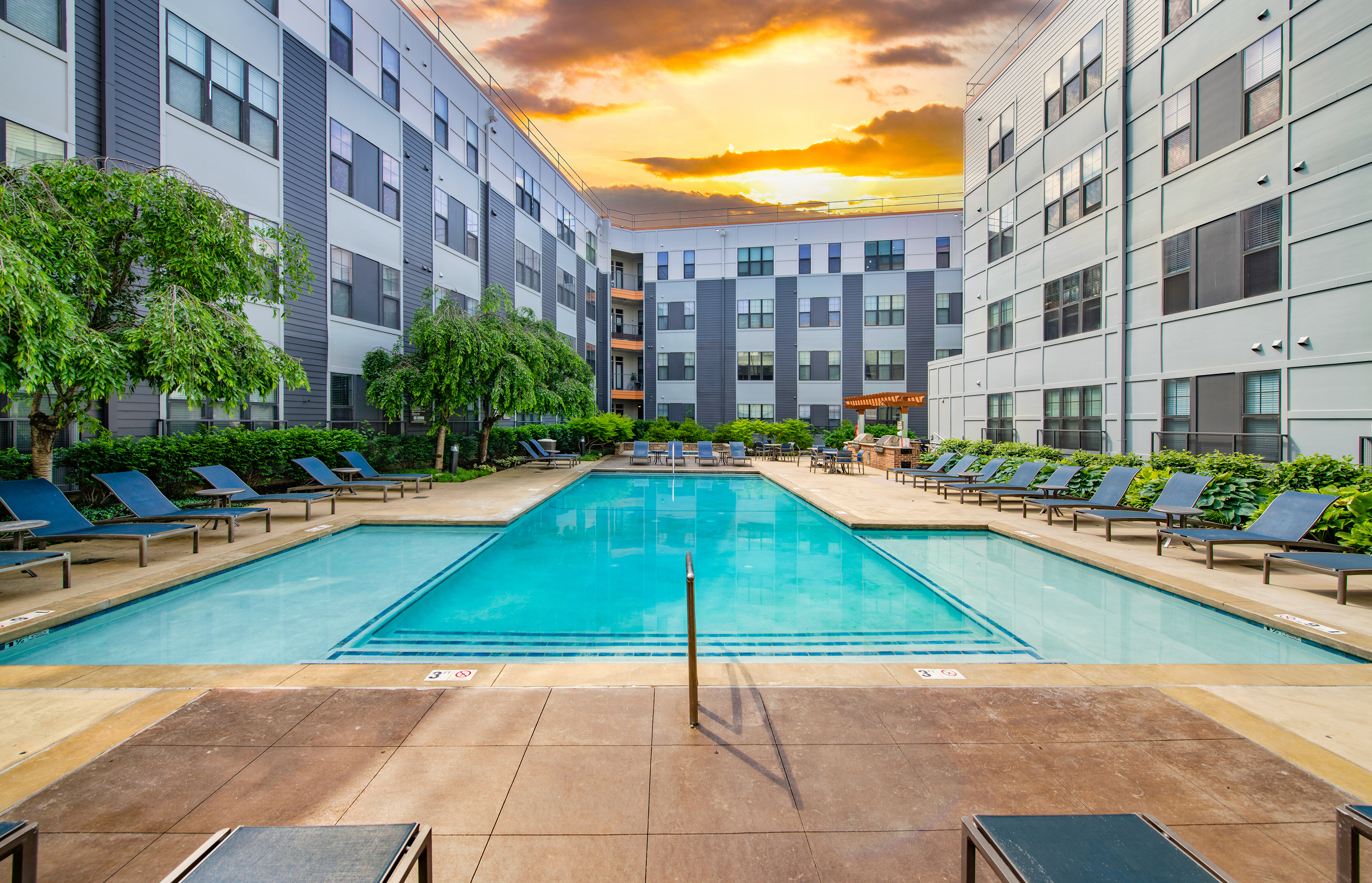 Wading pool with soaking lounge area at Market Station luxury apartments in Kansas City, MO